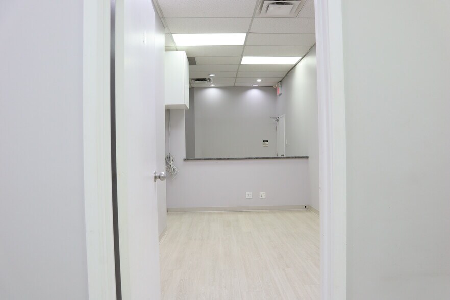 More Photos Of 2120 Eglinton Ave W, Toronto Office For Lease