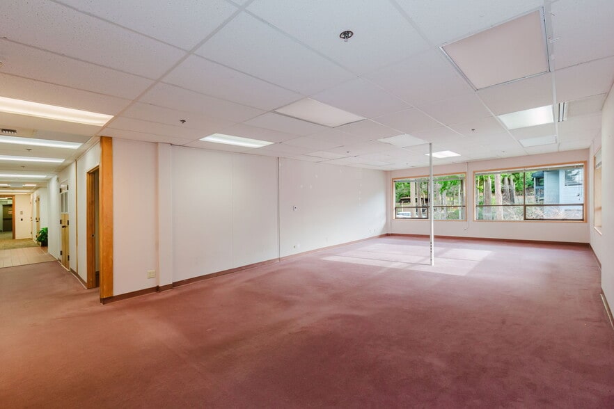 More Photos Of 1040 NE Hostmark St, Poulsbo Office For Sale