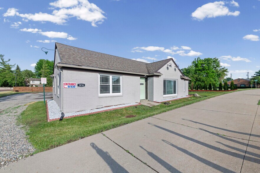 More Photos Of 3236 Rochester Rd, Troy Freestanding For Lease