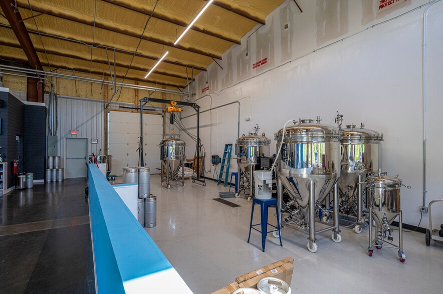 More Photos Of 8120 Windsor Hill Blvd, North Charleston Light Distribution For Lease