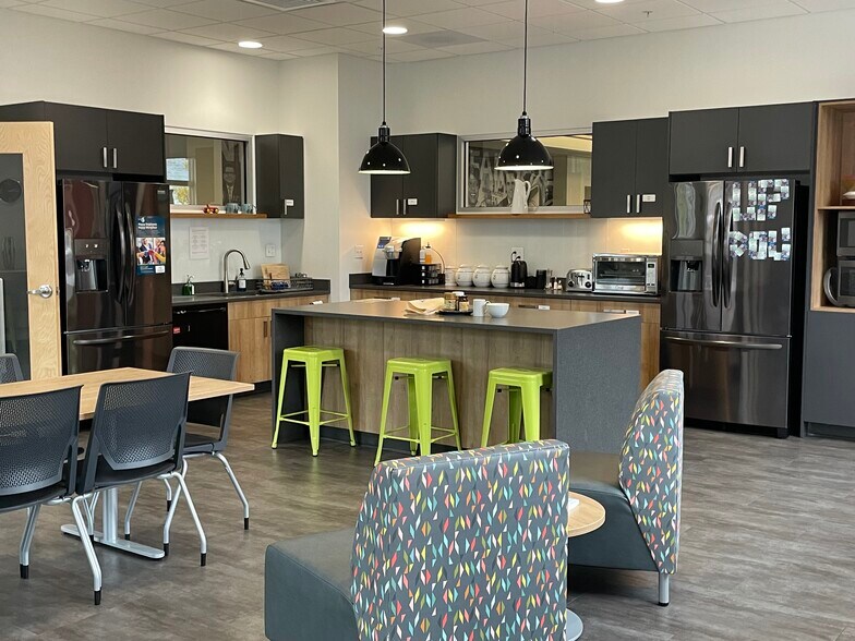 More Photos Of 10 E Allen St, Winooski Office For Lease