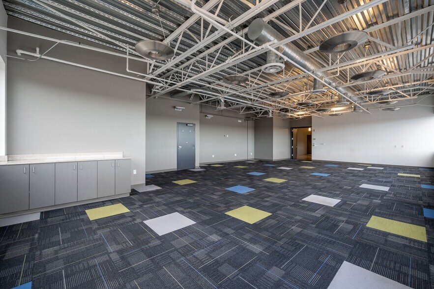 More Photos Of 3257 16th Ave W, Seattle Office For Lease