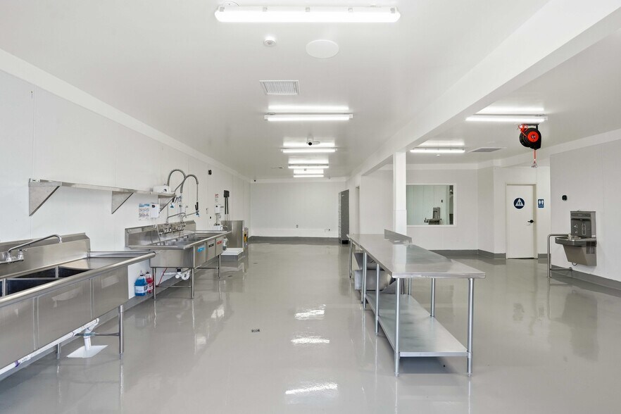 More Photos Of 14071 Polk St, Sylmar Food Processing For Lease