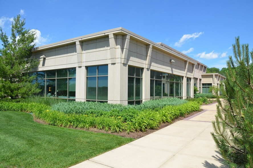 More Photos Of 320 Cardinal Dr, St Charles Medical For Lease