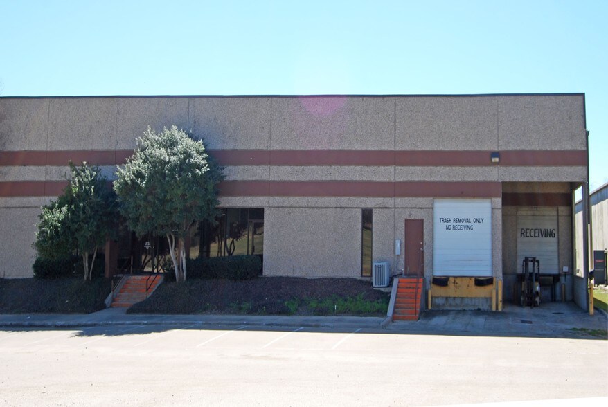 Primary Photo Of 1410 Vinylex Dr, Carrollton Manufacturing For Lease
