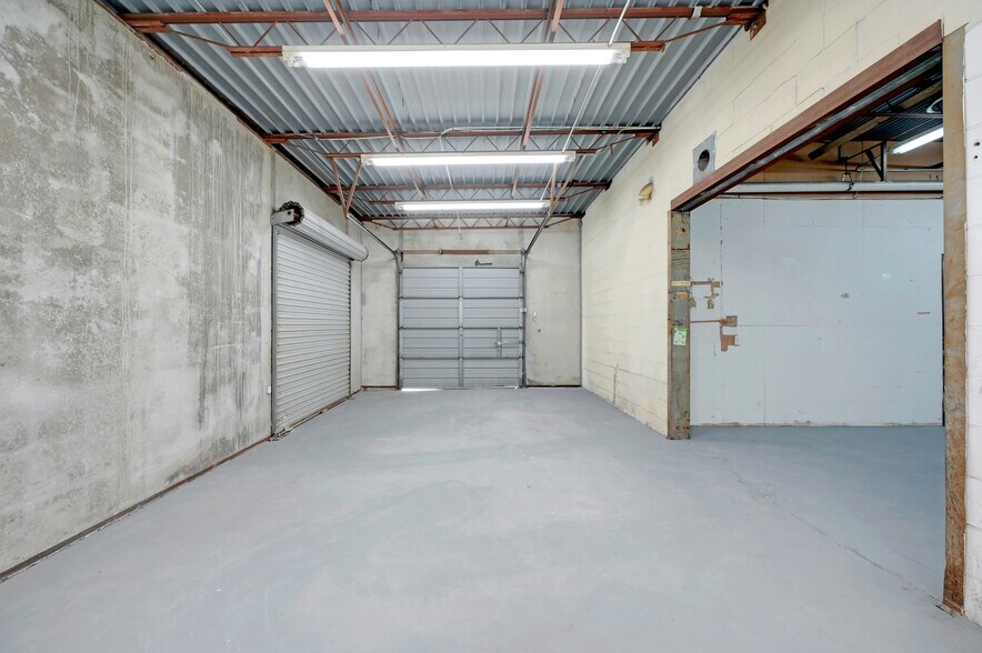 More Photos Of 5715 Kenwick St, San Antonio Warehouse For Lease