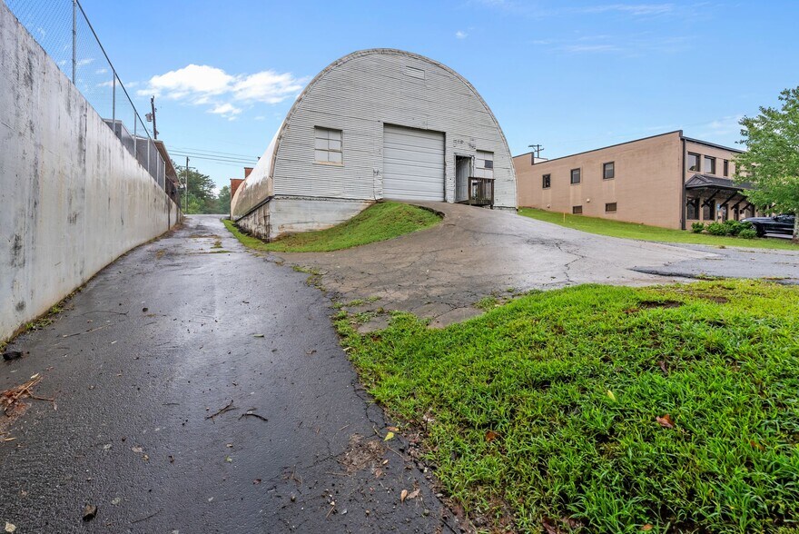 More Photos Of 730 Wade Hampton Blvd, Greenville Freestanding For Sale