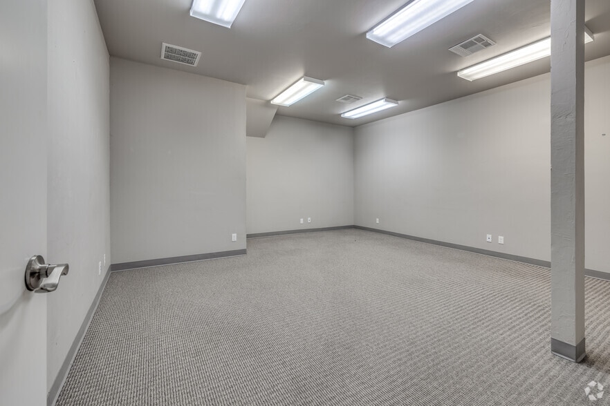 More Photos Of 12133 S Yukon Ave, Glenpool Office For Sale