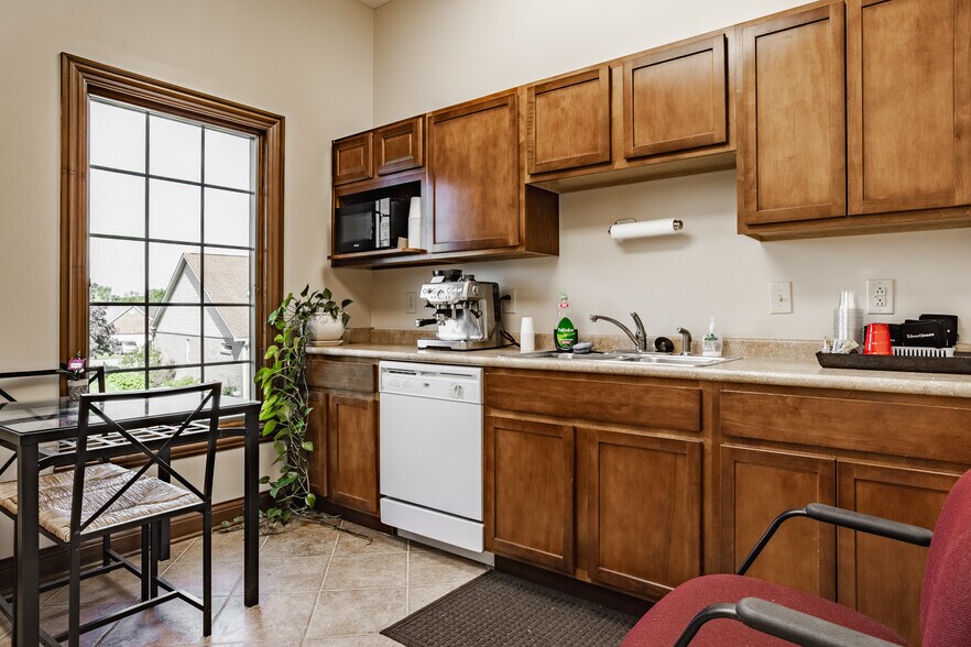 More Photos Of 698 Oldefield Commons Dr, Greenwood Medical For Sale