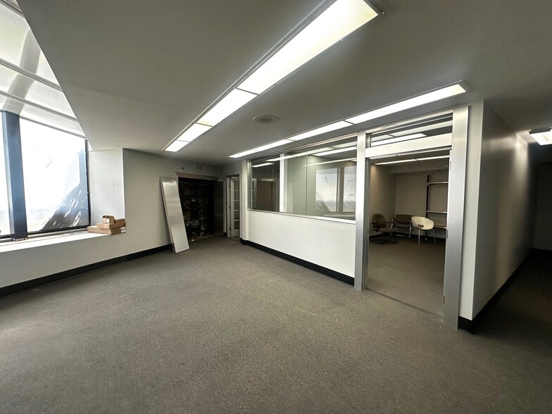 More Photos Of 395 Westbury Blvd, Hempstead Warehouse For Lease