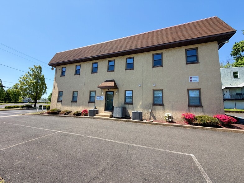Primary Photo Of 216 Cedar Ave, Willow Grove Office Residential For Lease