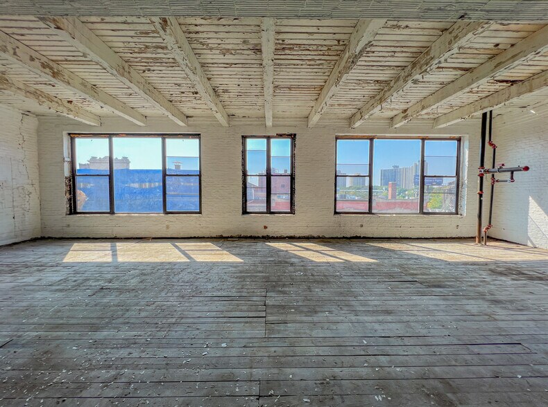 More Photos Of 2215 S Michigan Ave, Chicago Office Residential For Sale