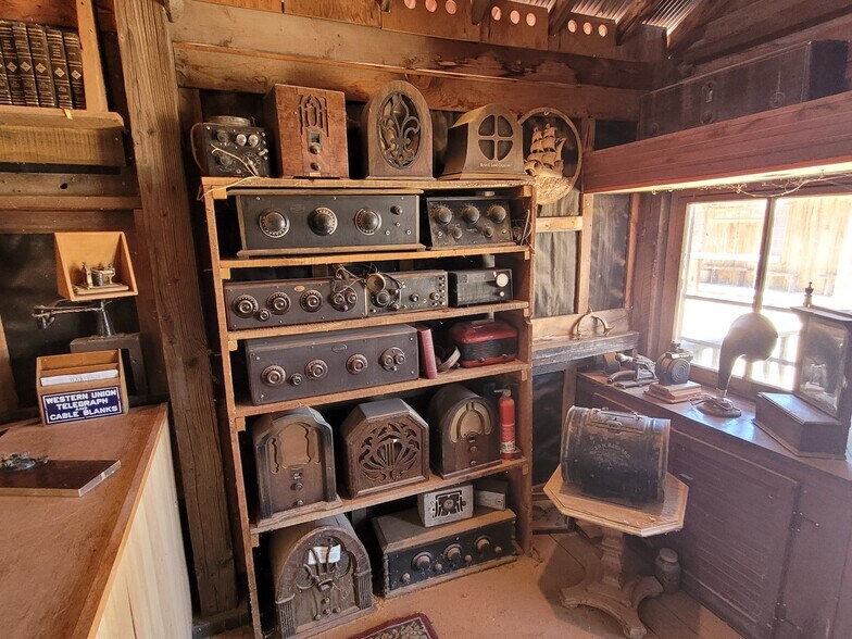 More Photos Of 331 W Rockspring Ln, Benson Movie Radio TVStudio For Sale