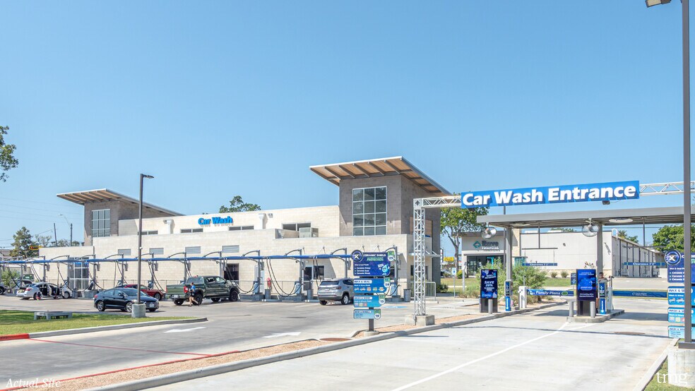 More Photos Of 111 N Holland St, Willis Carwash For Sale