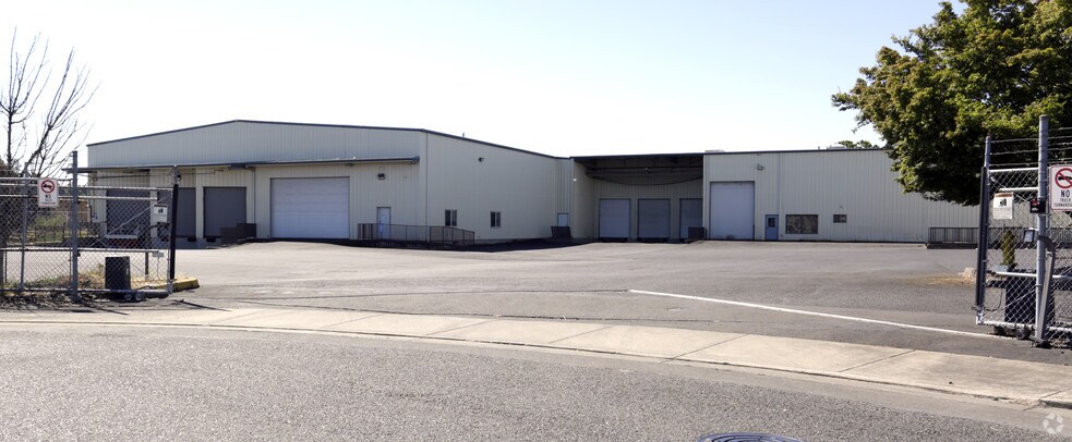 More Photos Of 1701 W 31st St, Vancouver Warehouse For Lease