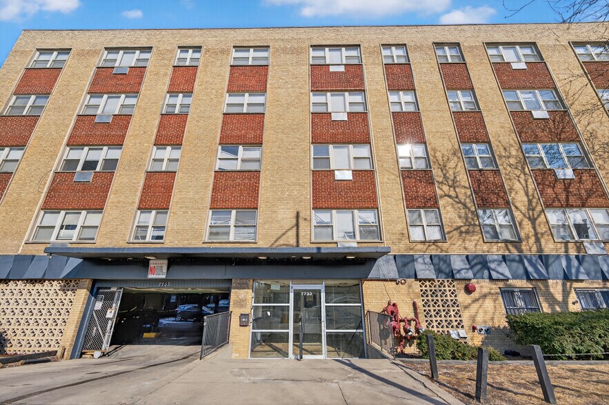 More Photos Of 7733 S South Shore Dr, Chicago Apartments For Sale