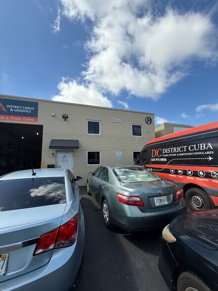 More Photos Of 220 W 24th St, Hialeah Showroom For Lease
