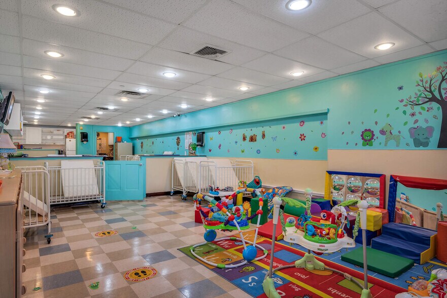 More Photos Of 900 Morris Park Ave, Bronx Storefront Retail Office For Lease