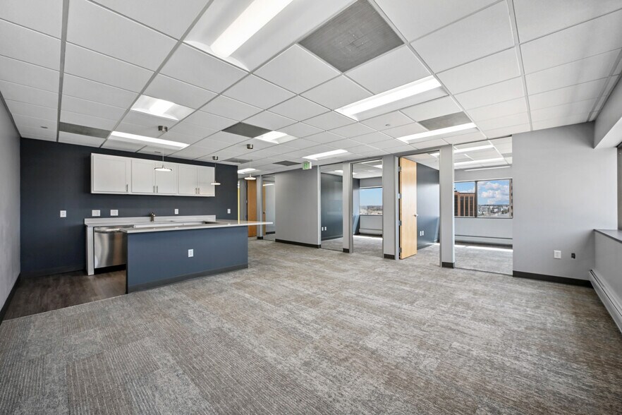 More Photos Of 425 S Cherry St, Glendale Office For Lease