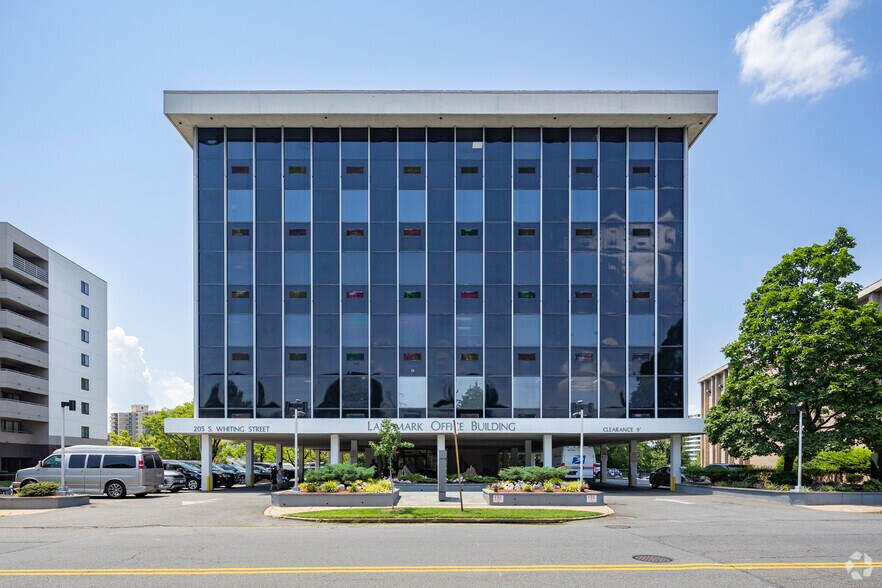 More Photos Of 205 S Whiting St, Alexandria Medical For Lease