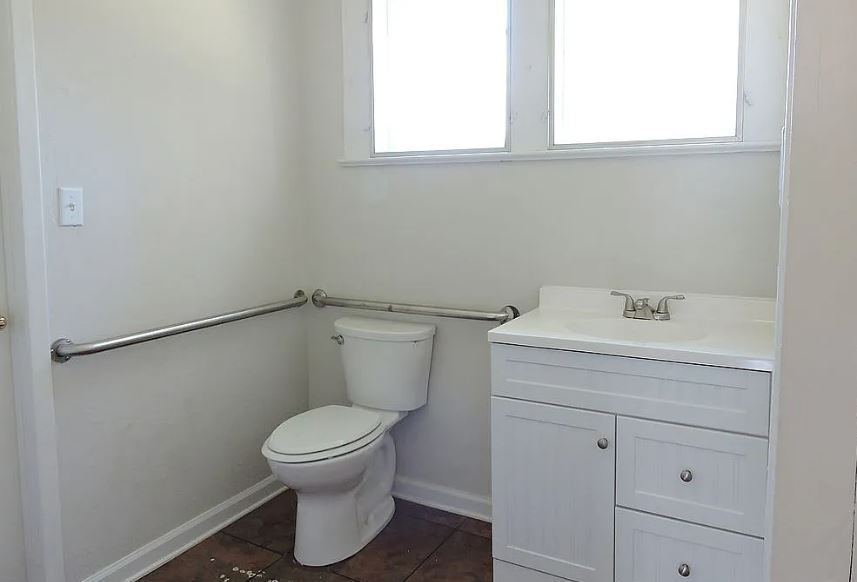 More Photos Of 2216 Mahan Dr, Tallahassee Office Residential For Sale