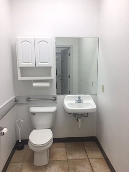 More Photos Of 1225 Coronet Dr, Dalton Office For Lease