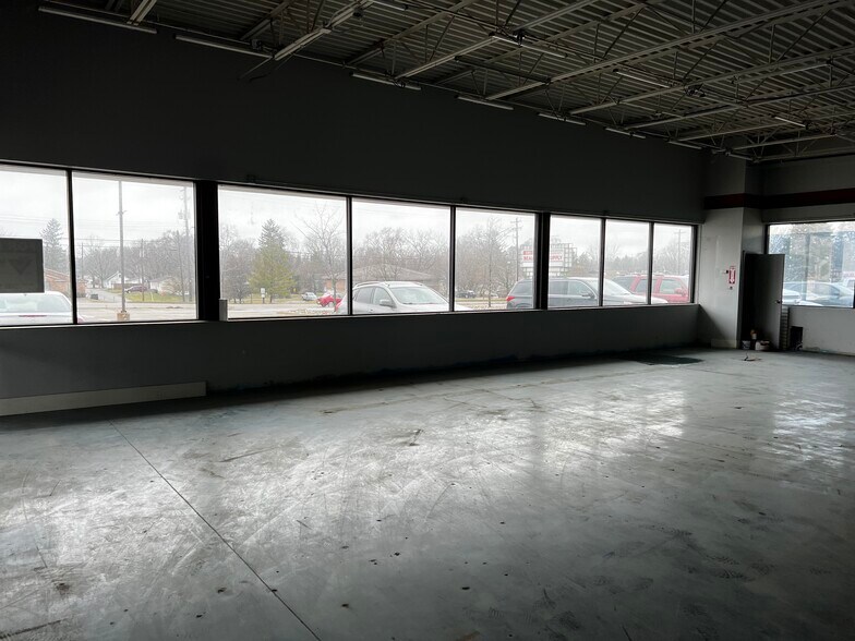 More Photos Of 319-325 S Waverly Rd, Lansing Unknown For Lease