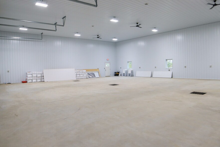 More Photos Of 2371 Dewitt Dr, North Pole Warehouse For Sale