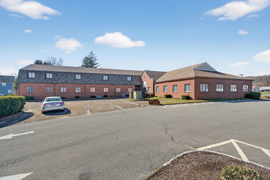 More Photos Of 444 Foxon Rd, East Haven Office For Sale