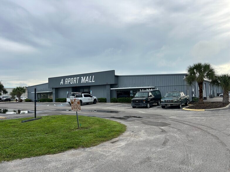 Primary Photo Of 8251 15th St E, Sarasota Warehouse For Lease