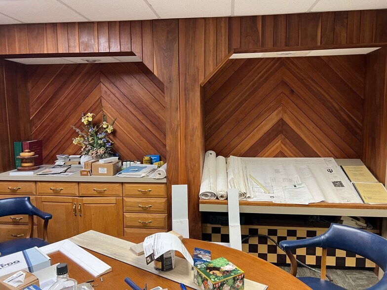 More Photos Of 1110 Dewey St, New Albany Flex For Sale