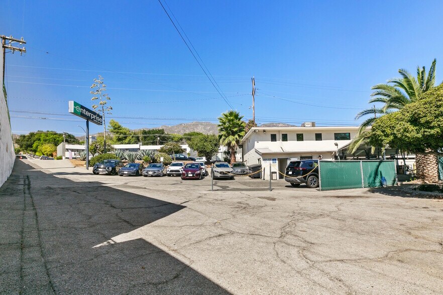 More Photos Of 3850 Foothill Blvd, La Crescenta General Retail For Sale