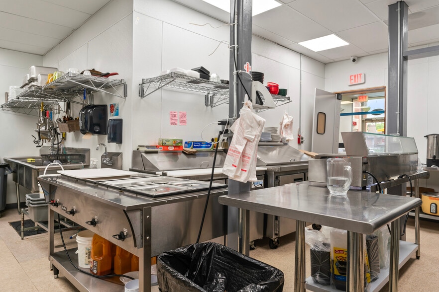 More Photos Of 322-323 W Lee Hwy, Warrenton Freestanding For Lease