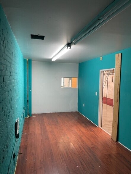 More Photos Of 1420 S Main St, Los Angeles Storefront For Lease