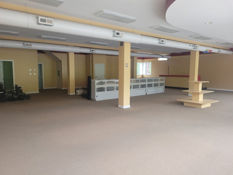 More Photos Of 10854 York Rd, Cockeysville General Retail For Sale