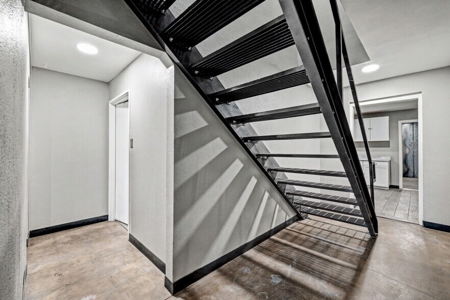 More Photos Of 3635 Polaris Ave, Las Vegas Industrial For Lease