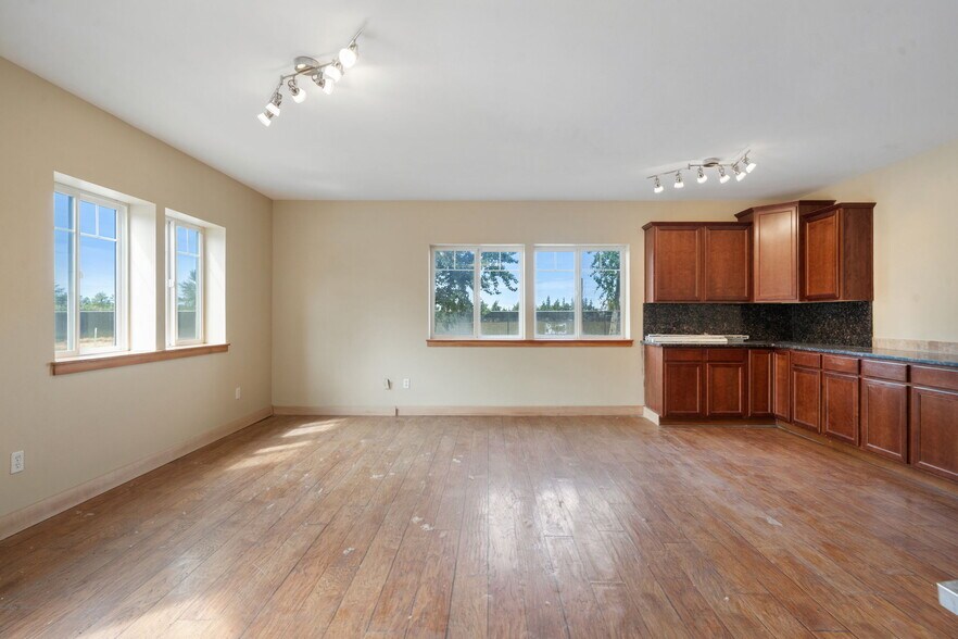 More Photos Of 261043 101 Hwy, Sequim Office For Lease