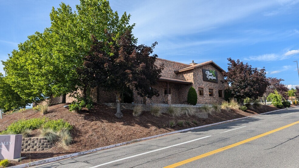 More Photos Of 615 Valley Mall Pky, East Wenatchee Restaurant For Sale