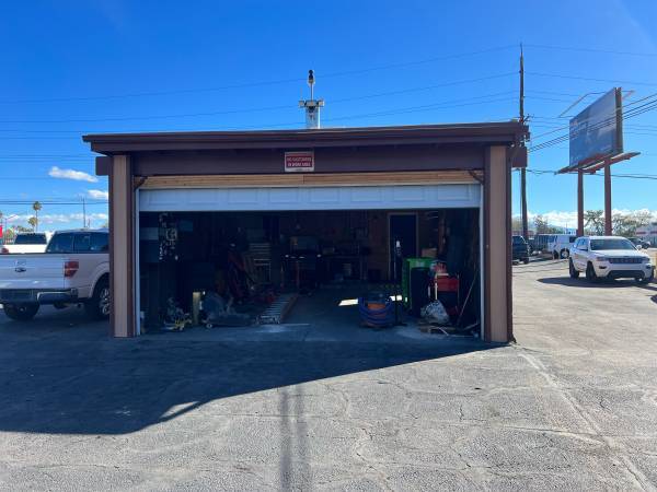 More Photos Of 1802 S Craycroft Rd, Tucson Auto Dealership For Lease