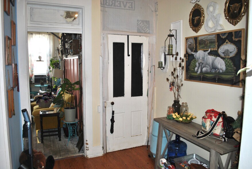 More Photos Of 209 W Main St, Circleville Storefront For Sale