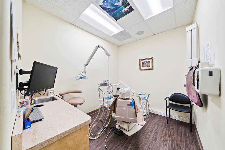 More Photos Of 17851 Chatsworth St, Granada Hills Freestanding For Sale