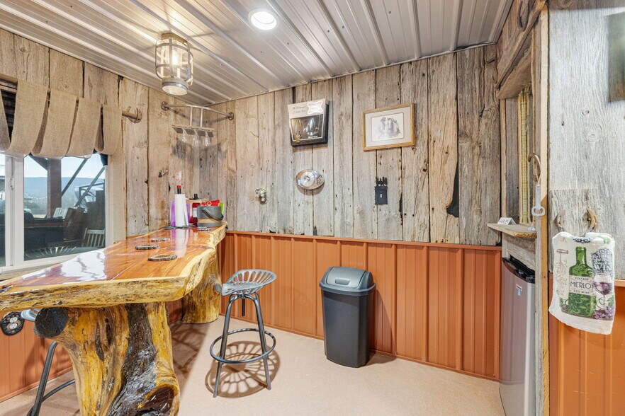 More Photos Of 714 N Saint Mary St, Pilot Knob Freestanding For Sale