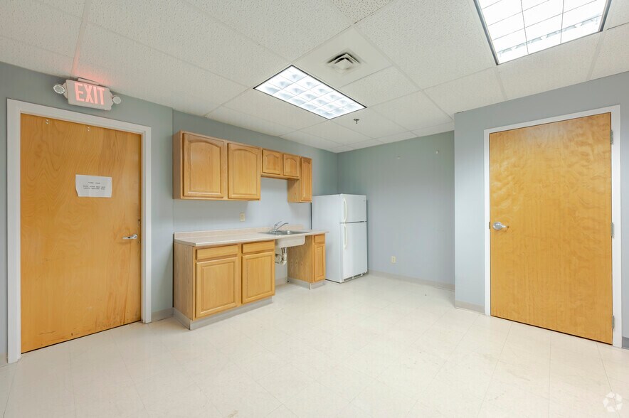 More Photos Of 330 Main St, Hartford Office For Sale