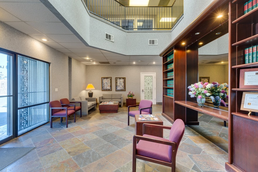 More Photos Of 844 E Sahara Ave, Las Vegas Loft Creative Space For Lease