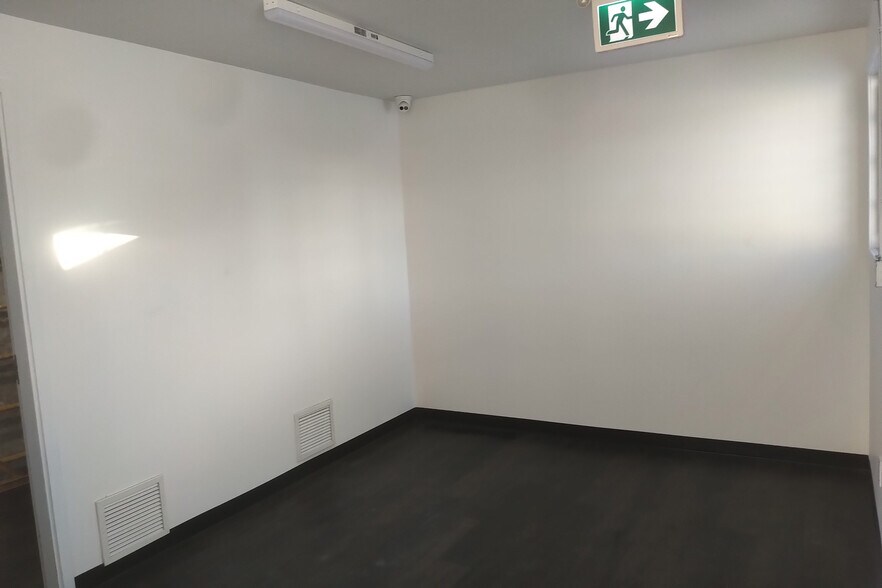 More Photos Of 15826 Stony Plain Rd, Edmonton General Retail For Lease