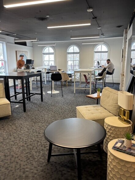More Photos Of 170 S Main St, Zionsville Office For Lease