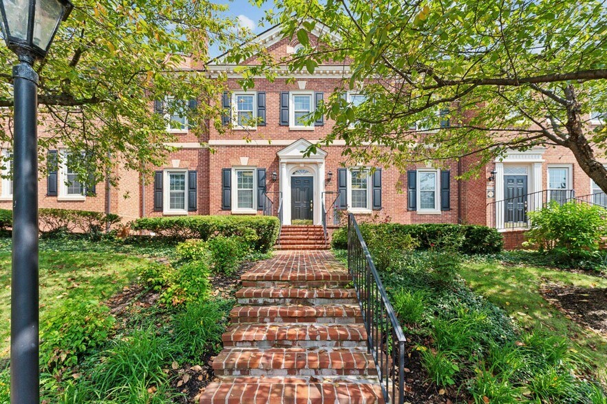 Primary Photo Of 10474 Armstrong St, Fairfax Medical For Sale