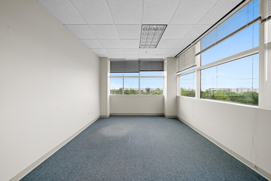 More Photos Of 7840 N Sam Houston Pky W, Houston Office For Lease