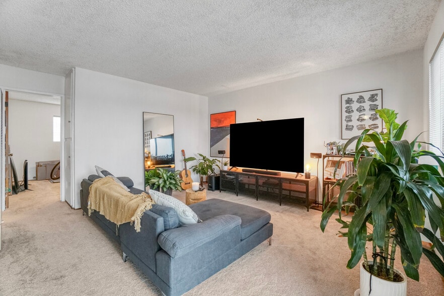 More Photos Of 2714 New Jersey St, Los Angeles Multifamily For Sale