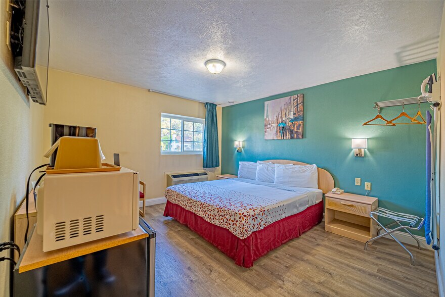 More Photos Of 1349 Idaho St, Elko Hotel For Sale